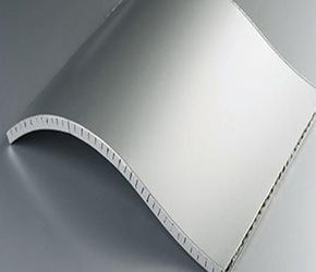 弧形铝蜂窝夹心板的优点是什么？